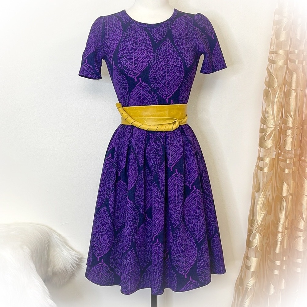 💕Beautiful Purple Fit & Flare Lularoe Amelia Dress with Pockets💕